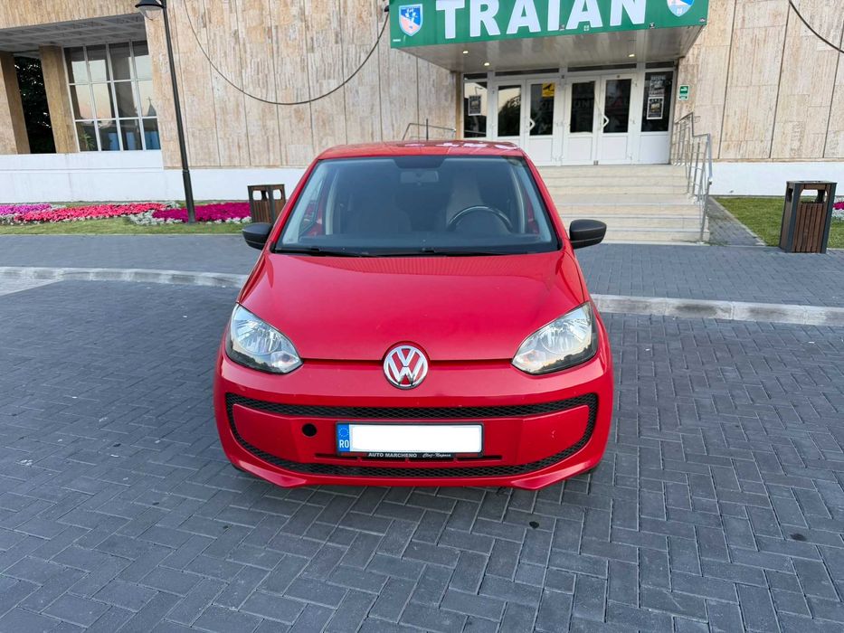 VOLKSWAGEN Up