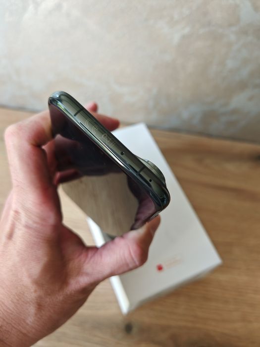 Чисто нов с подарък кейс в гаранция до 2028 г. Huawei pura 70 pro!