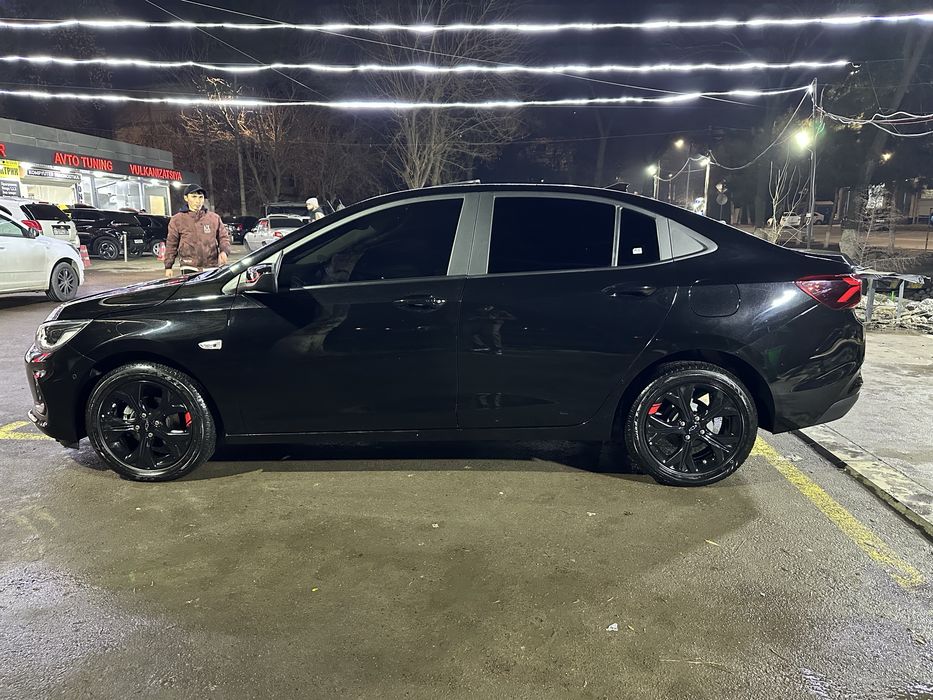 Onix redline chevrolet sotiladi 15600$