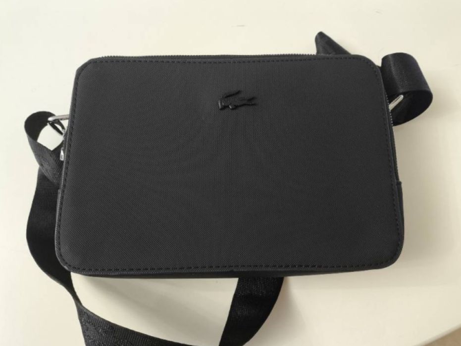 Барсетка Лакосте сатылады