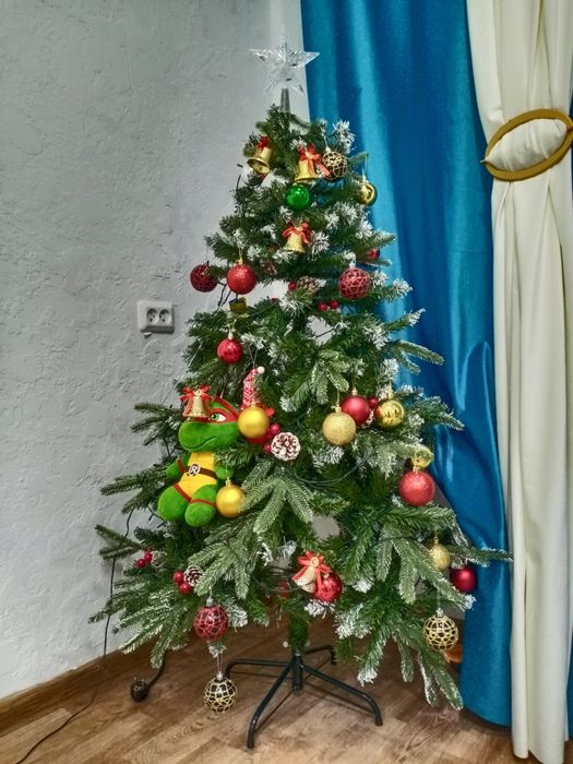 Продам ёлку в идеале срочно срочно