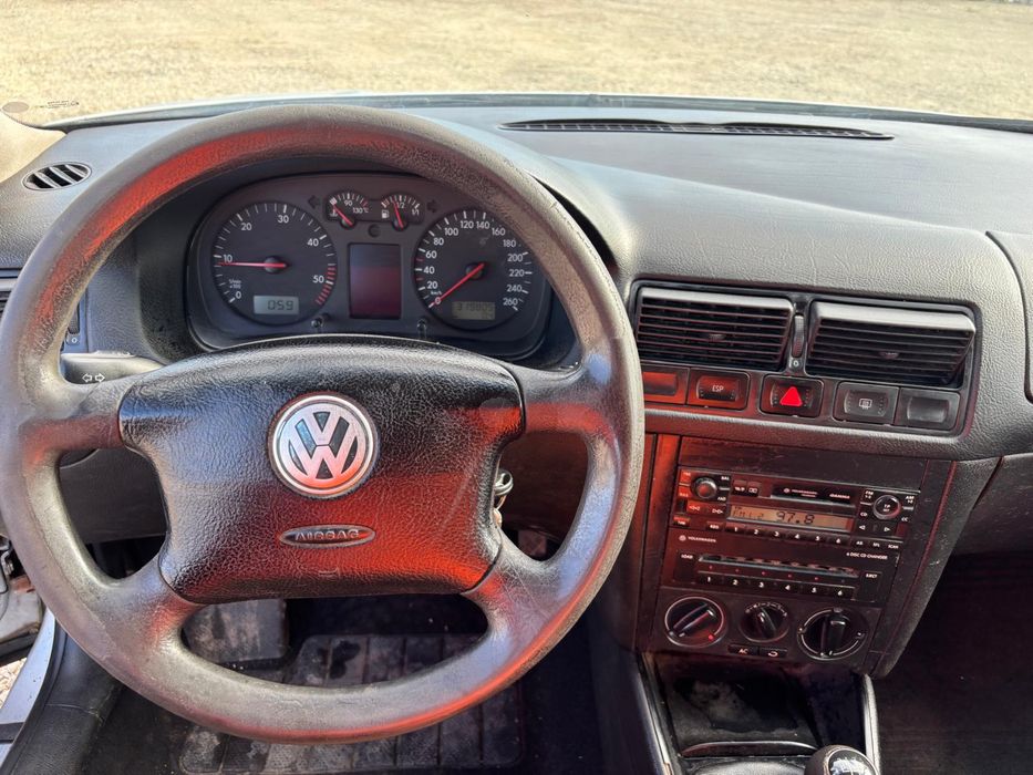 Vând volkswagen golf 4