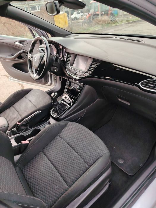 Топ състояние Опел Астра 1.6CDTI