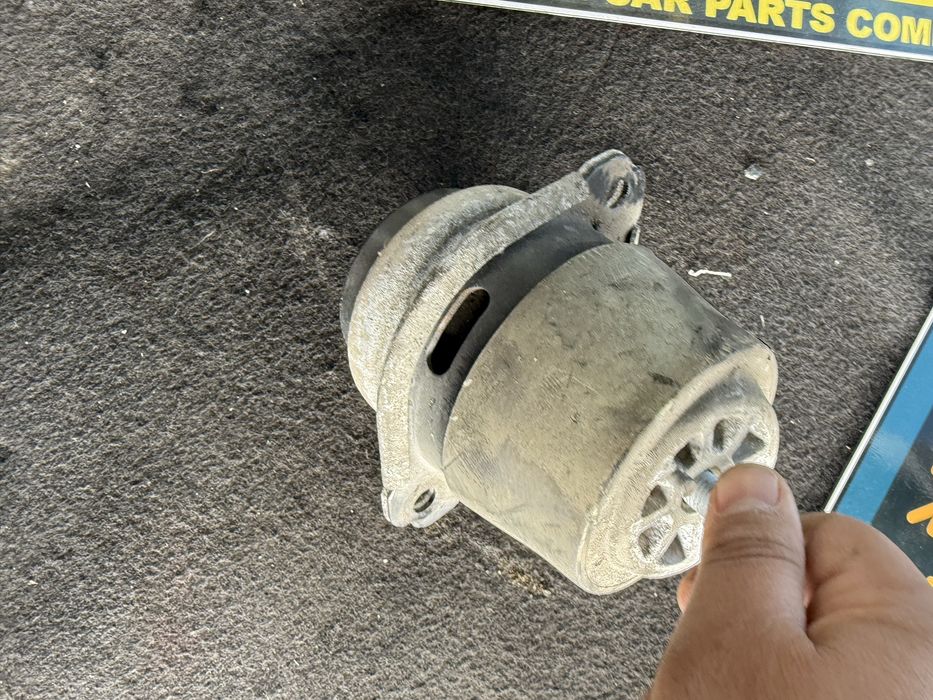 Тампон на мотора хидравличен Audi Q7 Ауди кю7 4L 7L8199131A ляв десен