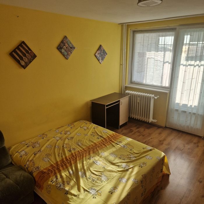 Închiriez garsoniera