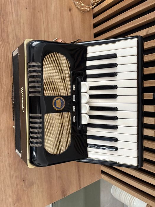 Acordeon Weltmeister cu 40 de basi