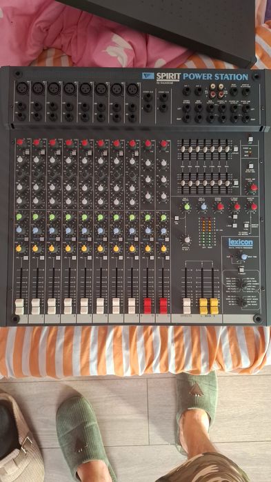 Mixer soundcraft spirit power station ca nou sau schimb cu acordeon