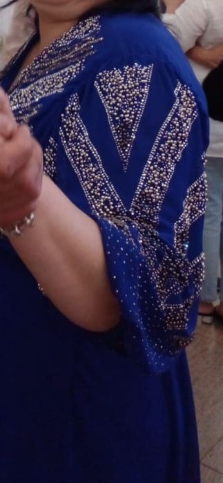 Продам нарядные платья