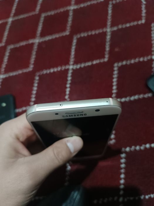 Telefon sotiladi holati rasimdagidek Samsung A 7 2017