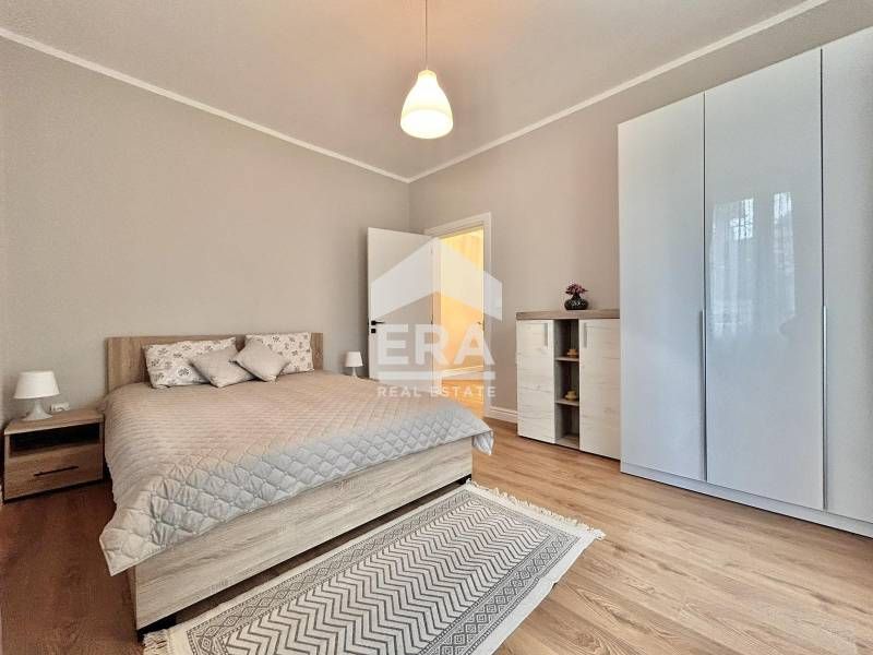 Дава се под наем Двустаен апартамент в София, Център - 55 кв.м за 650 € - Снимка #3