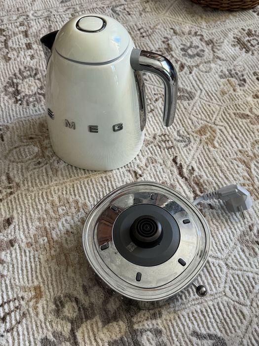Чайник SMEG с регулировкой температуры