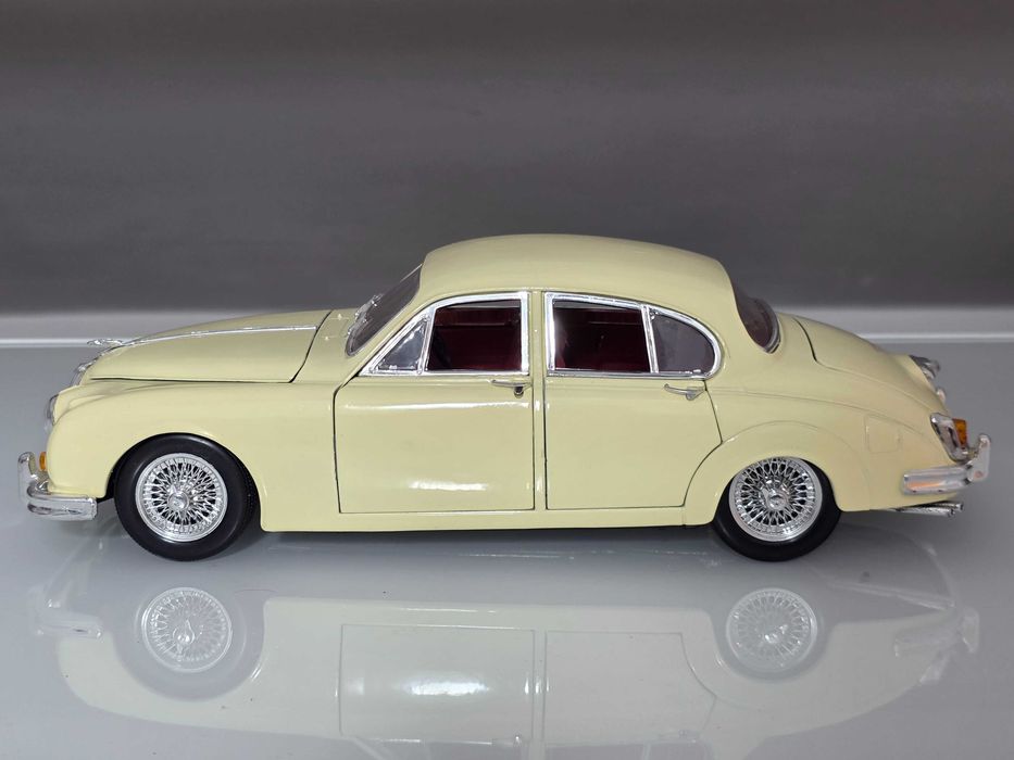 Macheta Auto 1/18 Maisto Jaguar Mark II 1959