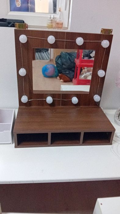 Oglinda make up, machiaj si scaun