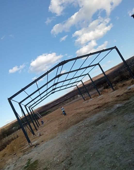 Vand hală metalică de dimensiuni 10x15x4 metri și 10x8x4 metri. Hala e