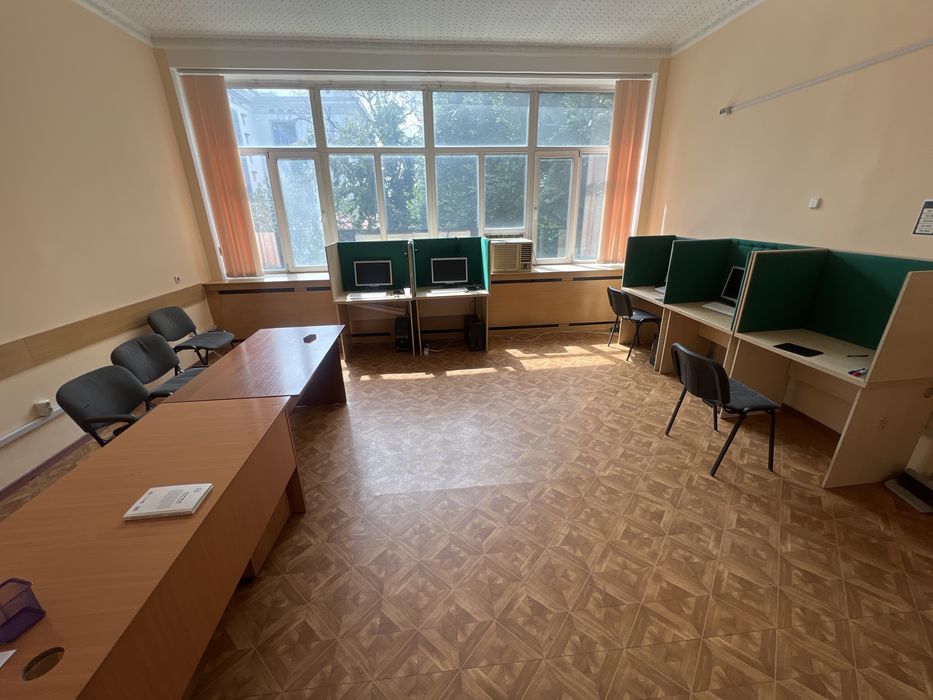компютеры и столы