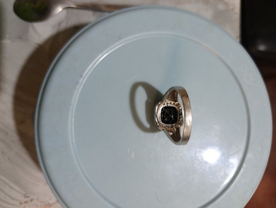Кольцо серебро с камнем