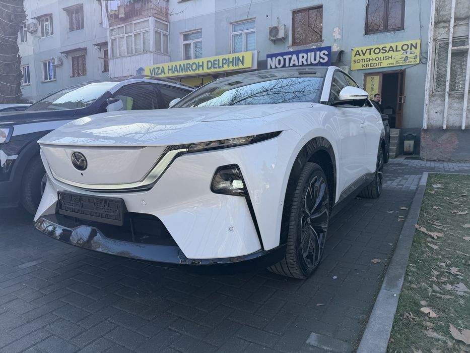 Mazda EZ60 yangi. Gibrid