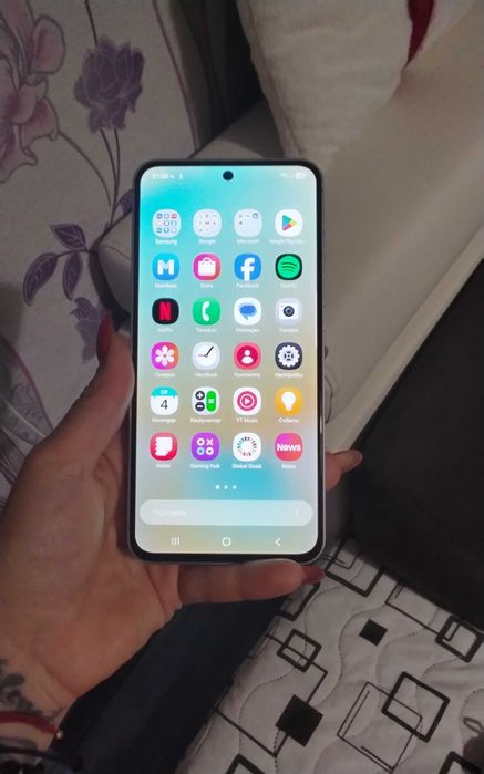 Samsung Galaxy S24 FE 256GB - Почти нов + аксесоари на стойност 370 лв