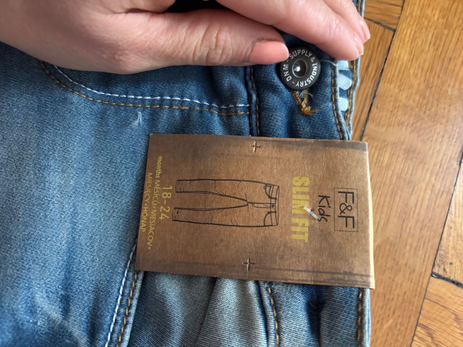 Детски дънки нови