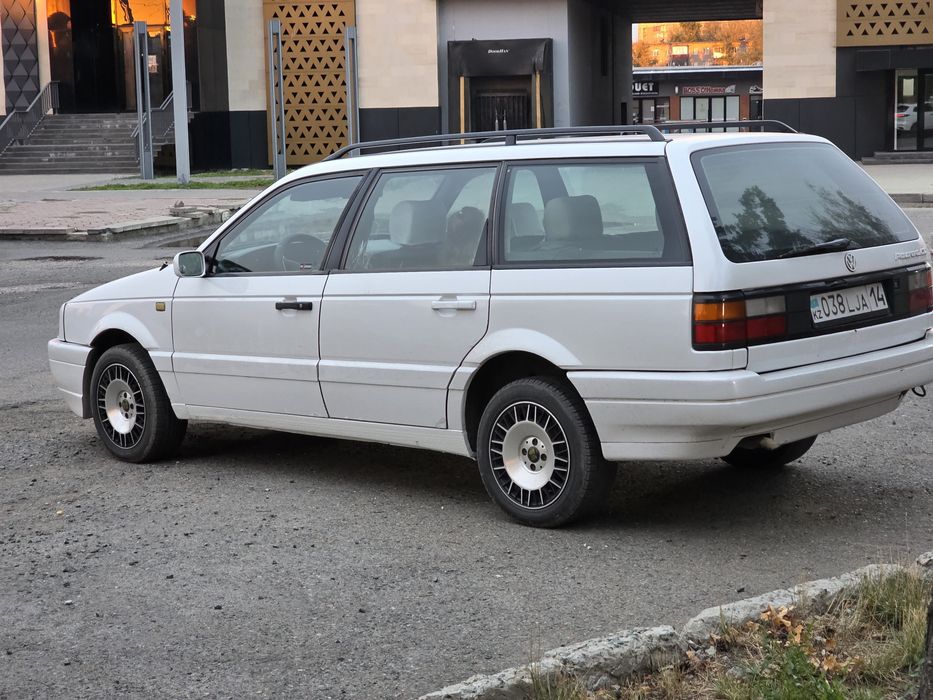 Passat B3 универсал 1.8