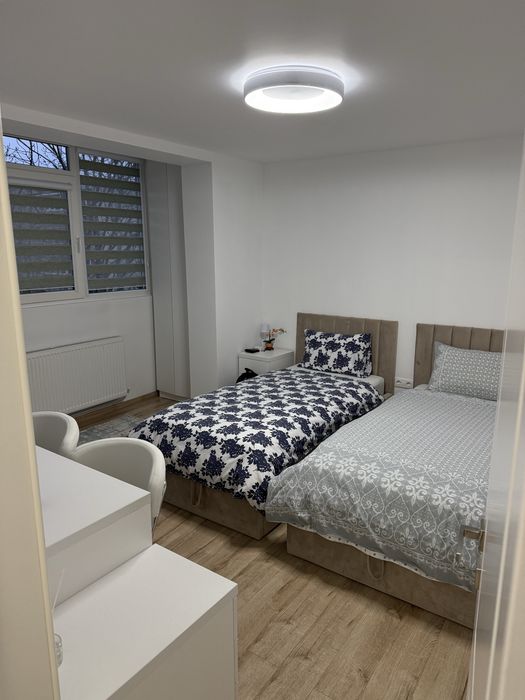 Apartament cu 3 camere,zona Republicii