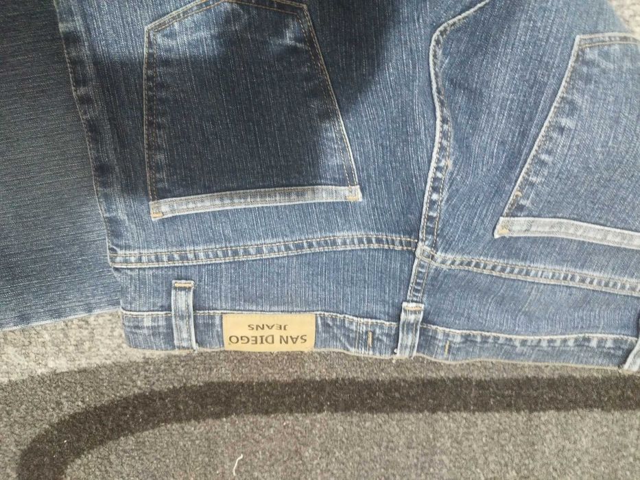 Дънки по 10 лв. Номер от 31 до 40.