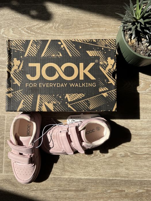 Кроссовки на девочку 28 р, 19 см