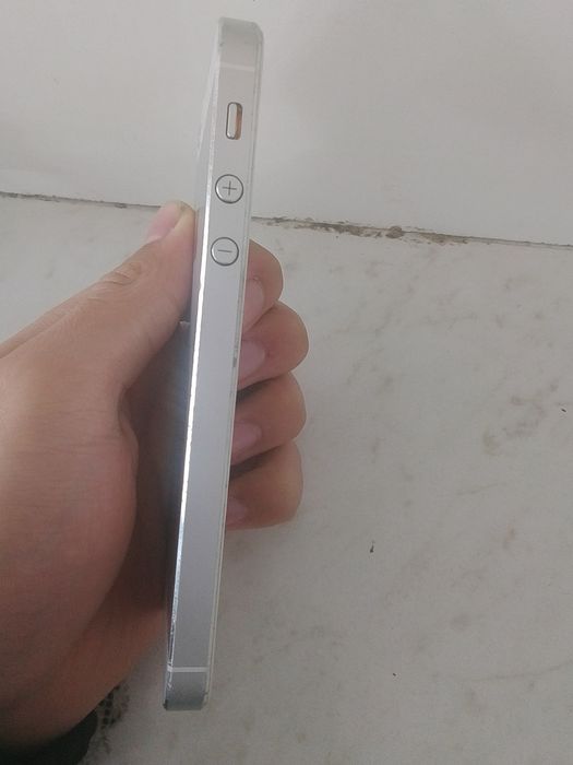 iPhone 5 S  в хорошем состояние