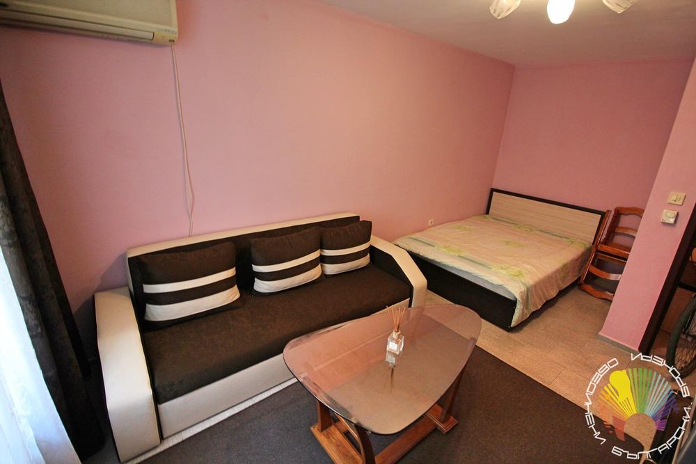 Дава се под наем Двустаен апартамент в Бургас, Център - 50 кв.м за 331.5 € - Снимка #2