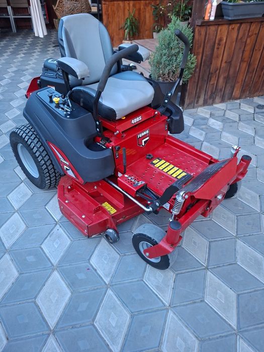 Tractoras Gazon 2024 Ferris 400S 23 CP USA