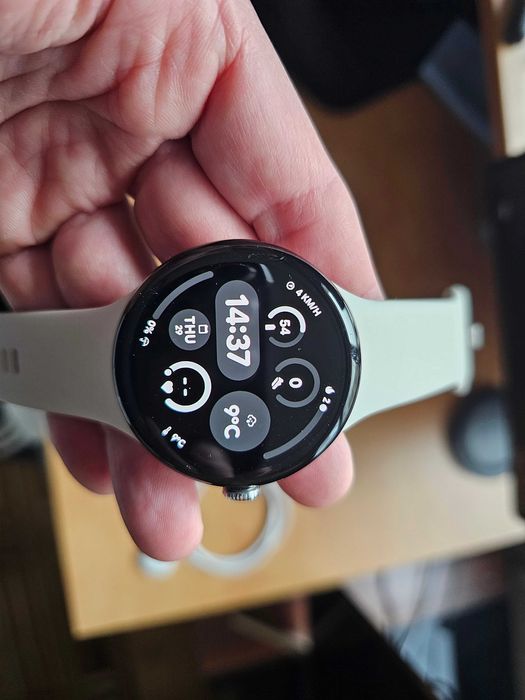Продавам смарт часовник Google Pixel Watch 3 - 45mm