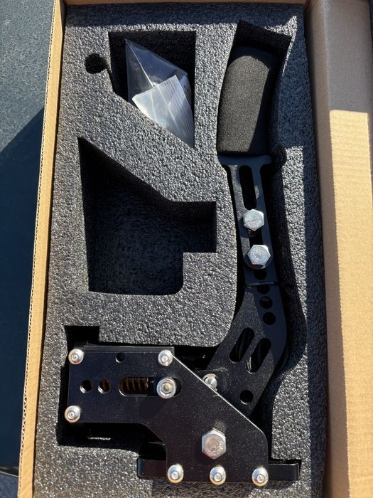 Ръчна спирачка за симулатор