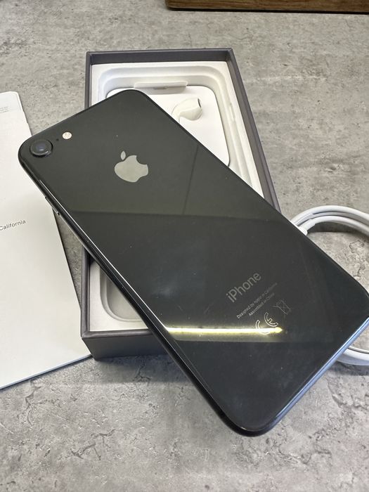 Телефон Iphone 8 64 gb