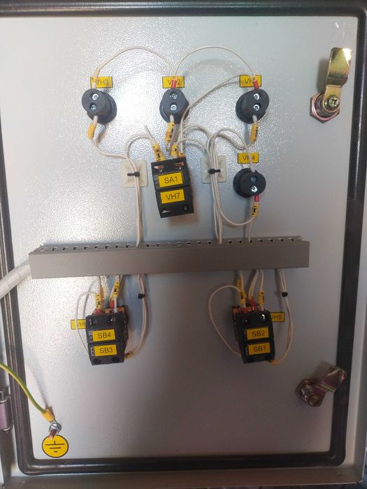 Шкаф дня теплового насос и компрессор