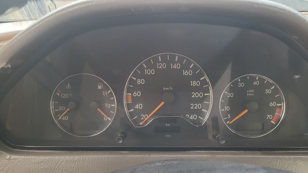 Продам Запчасти мерседес c202