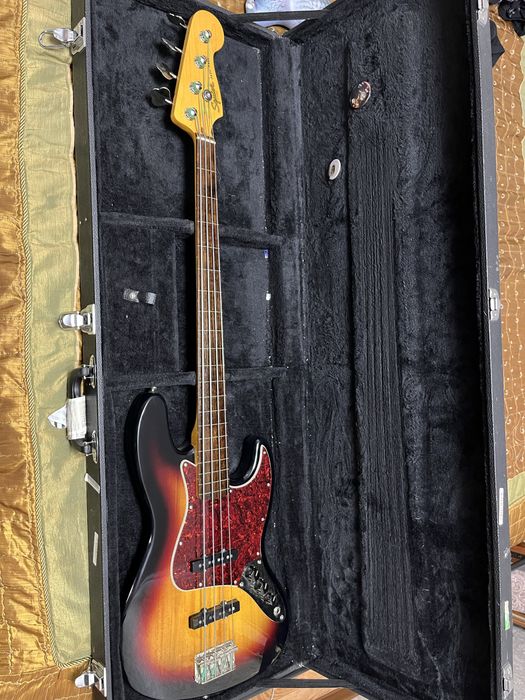 Безладовый бас squier classic vibe jazzbass