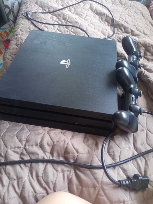 Продавам плейстейшън 4