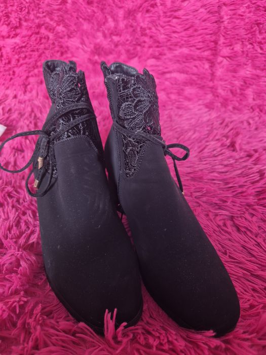 Incaltaminte la vinzare