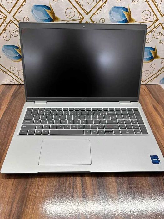 Dell Latitude 5530 - i5 12Gen - 32GB RAM - 256 GB SSD / Docking Dell WD19TB