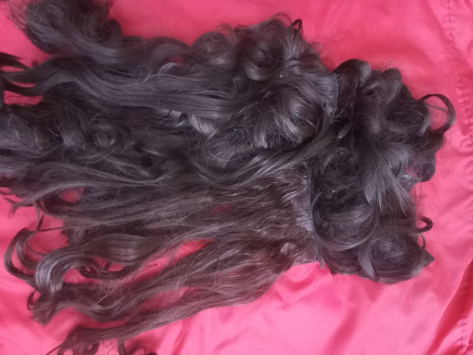 Продаю парики натуральный волосы 100%.