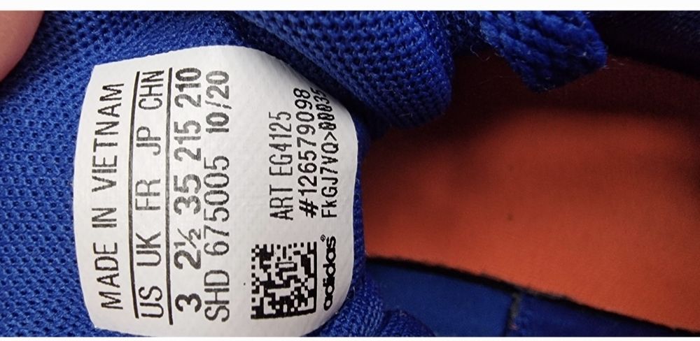 Кроссовки детские Adidas.