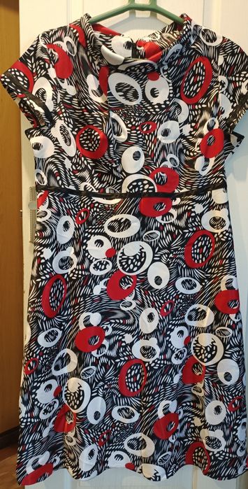 Красивое атласное платье