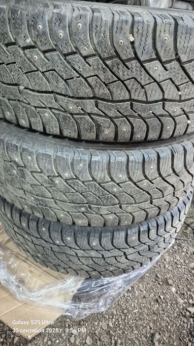 Комплект зимних шипованных шин