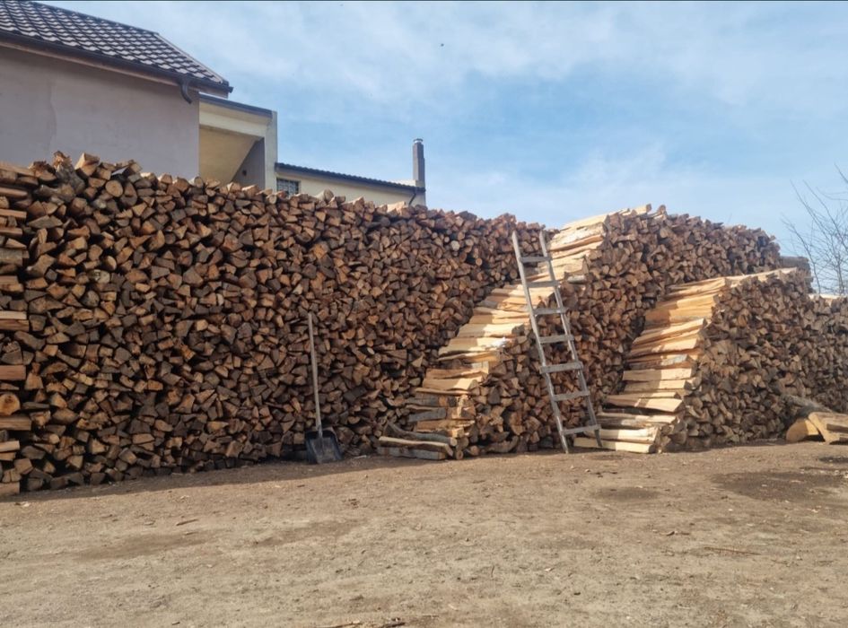 Vând lemne de foc gata sparte