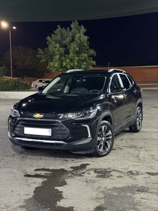 Tracker premier Qora