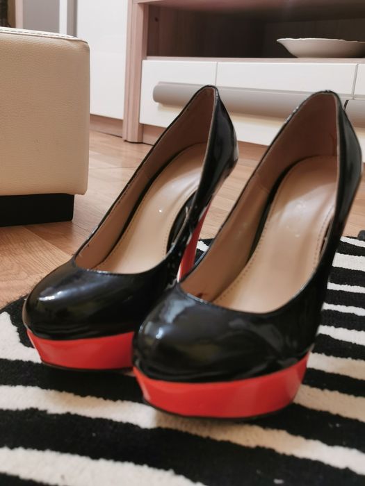 Pantofi cu toc de dama