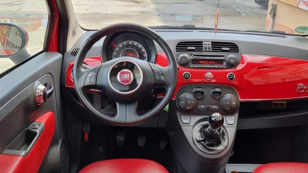 FIAT 500 rosu ,piele rosie,doar pentru doamne și domnișoare răsfățate