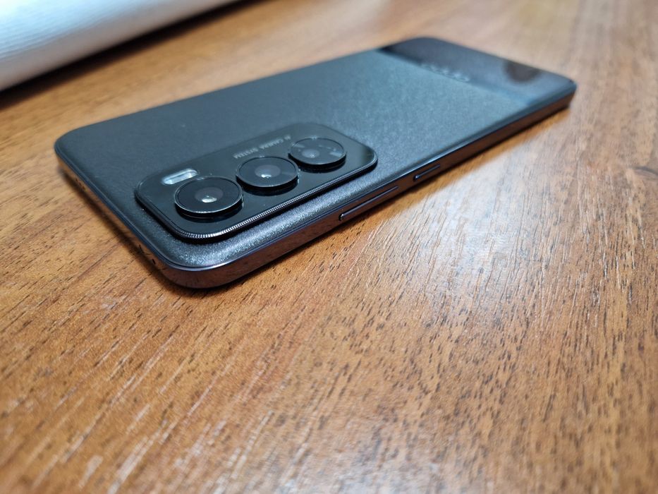 Oppo reno 12 pro .память 512гб в идеале