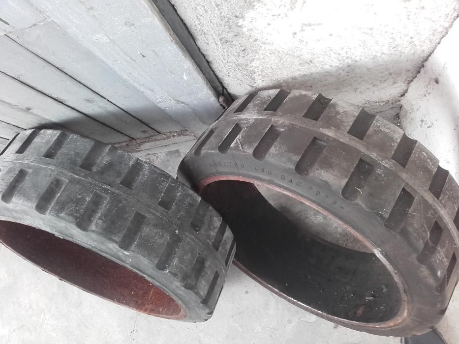 Плътни гуми 630/200-480