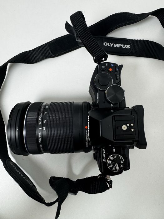 Фотокамера Olympus M. Zuiko Digital OM-D E-M10 с объективом